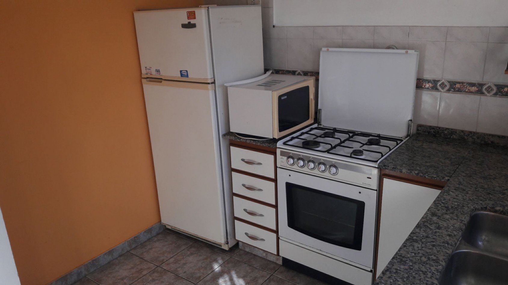 CHALET 5 AMB.  BARRIO LOS ANDES