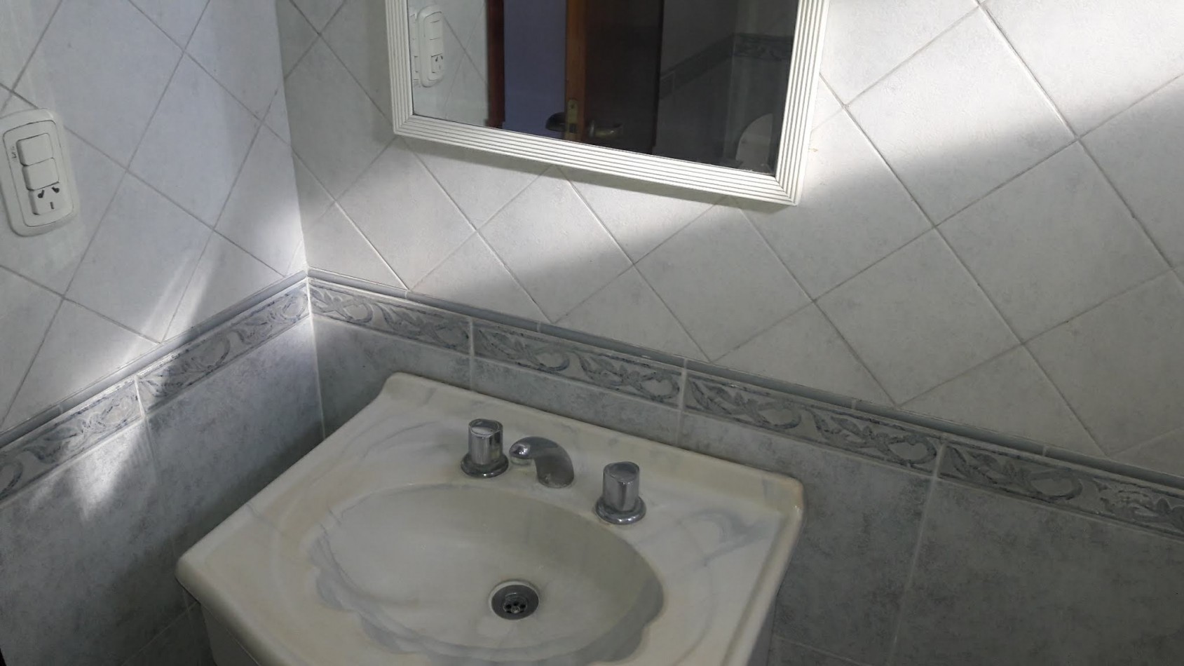 CHALET 5 AMB.  BARRIO LOS ANDES