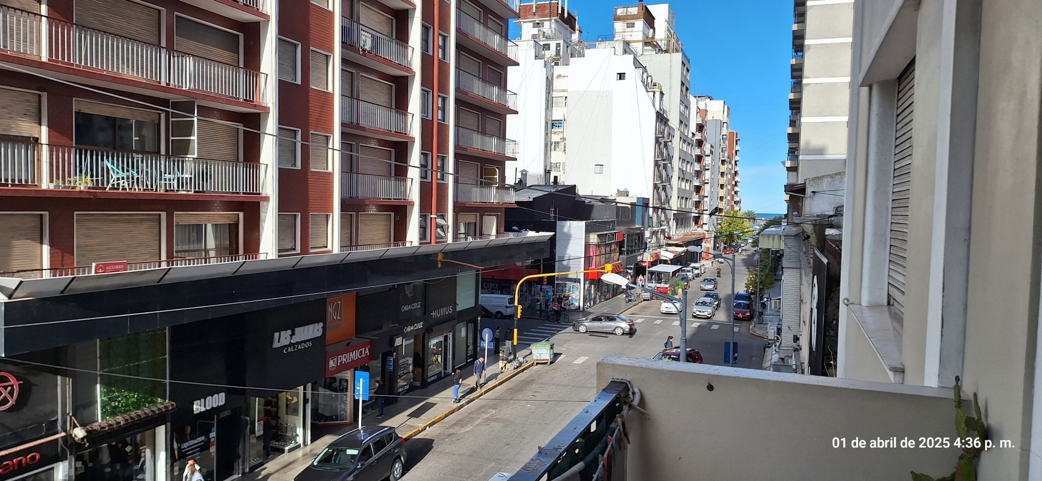 DEPARTAMENTO 3 AMB. C/DEPENDENCIA DE SERVICIO A LA CALLE- CENTRO 