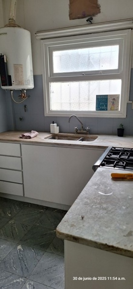 PH P.B. 3 AMB. CON COCHERA- BARRIO SARMIENTO