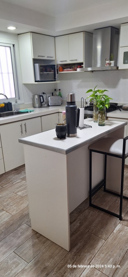 CHALET 5 AMB.  BARRIO LOS ANDES