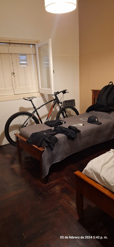 CHALET 5 AMB.  BARRIO LOS ANDES