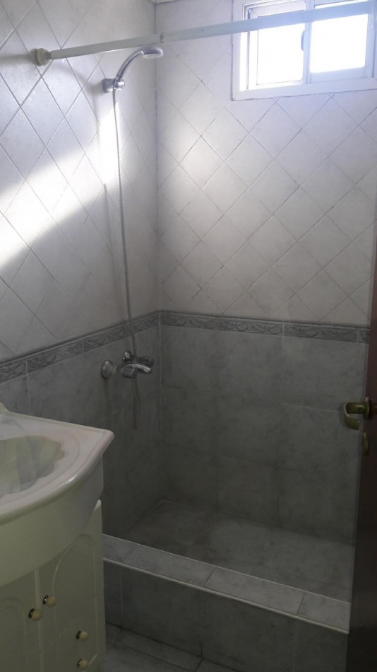 CHALET 5 AMB.  BARRIO LOS ANDES