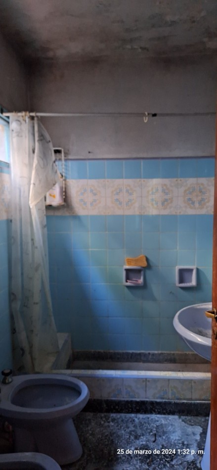 OPORTUNIDAD !!! CASA A RECICLAR O CONSTRUCCION DE DUPLEX