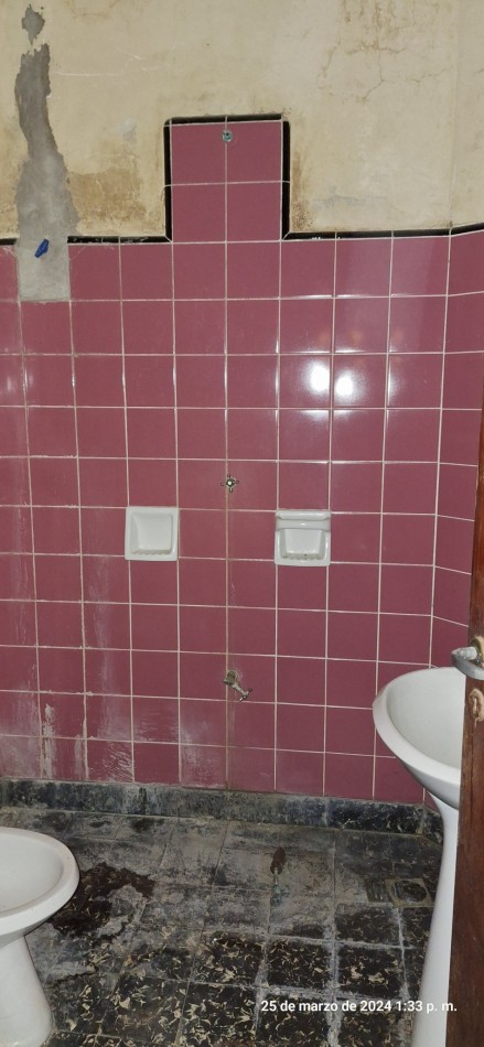 OPORTUNIDAD !!! CASA A RECICLAR O CONSTRUCCION DE DUPLEX