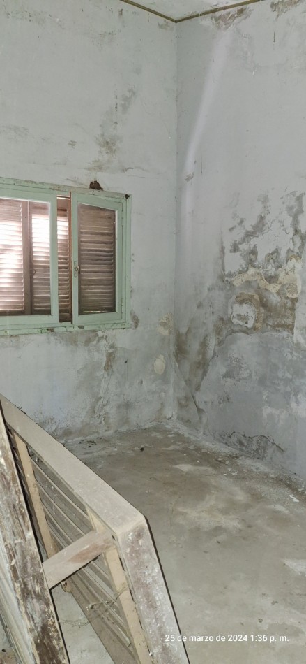 OPORTUNIDAD !!! CASA A RECICLAR O CONSTRUCCION DE DUPLEX