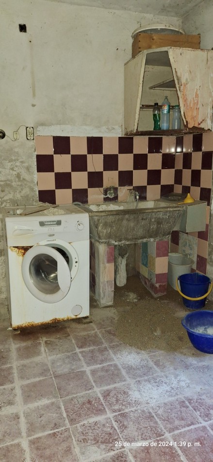 OPORTUNIDAD !!! CASA A RECICLAR O CONSTRUCCION DE DUPLEX