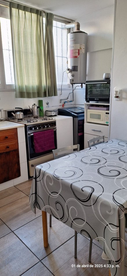 DEPARTAMENTO 3 AMB. C/DEPENDENCIA DE SERVICIO A LA CALLE- CENTRO 