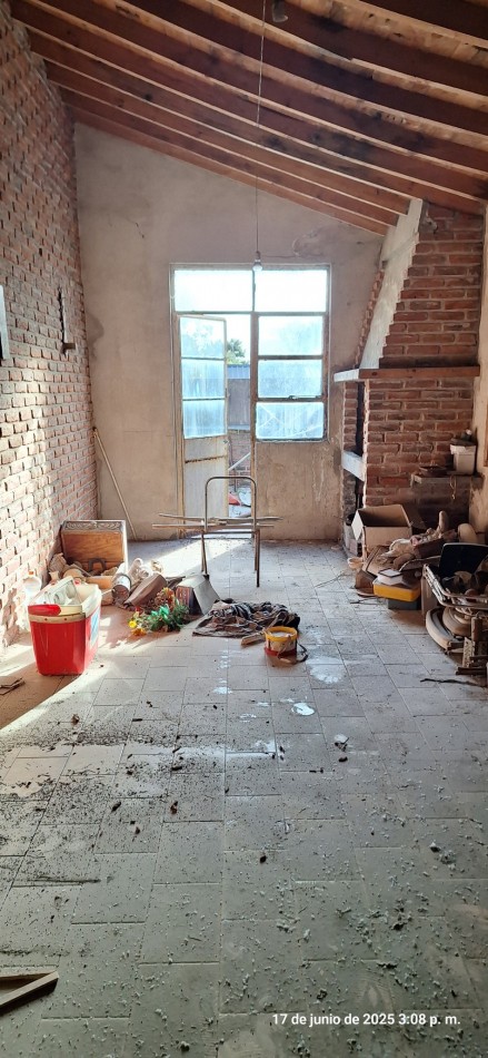 OPORTUNIDAD !!! CASA A RECICLAR O CONSTRUCCION DE DUPLEX