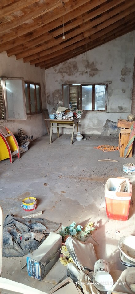 OPORTUNIDAD !!! CASA A RECICLAR O CONSTRUCCION DE DUPLEX