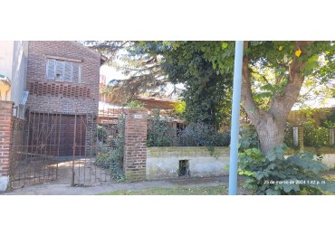 OPORTUNIDAD !!! CASA A RECICLAR O CONSTRUCCION DE DUPLEX