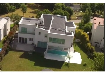 CASA MINIMALISTA RUMENCO