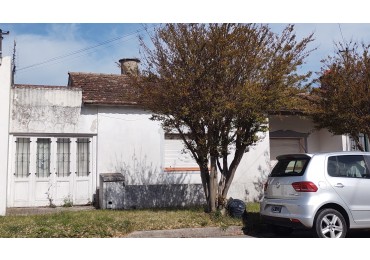 CASA A RECICLAR  4 AMB. VILLA PRIMERA