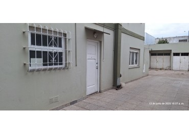 PH P.B. 3 AMB. CON COCHERA- BARRIO SARMIENTO